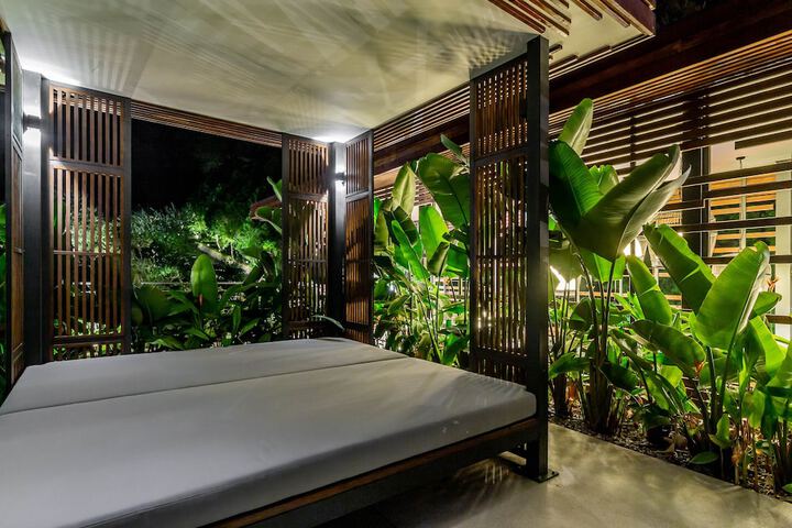 Room 2 of 66