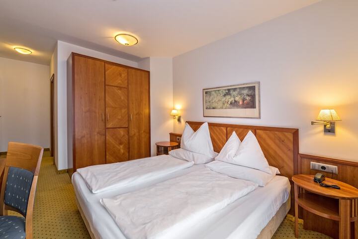 Room 12 of 62