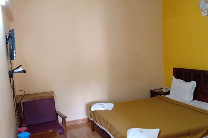 Room 2 of 33