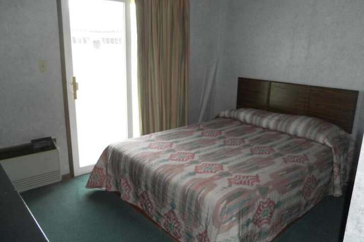 Room 11 of 27