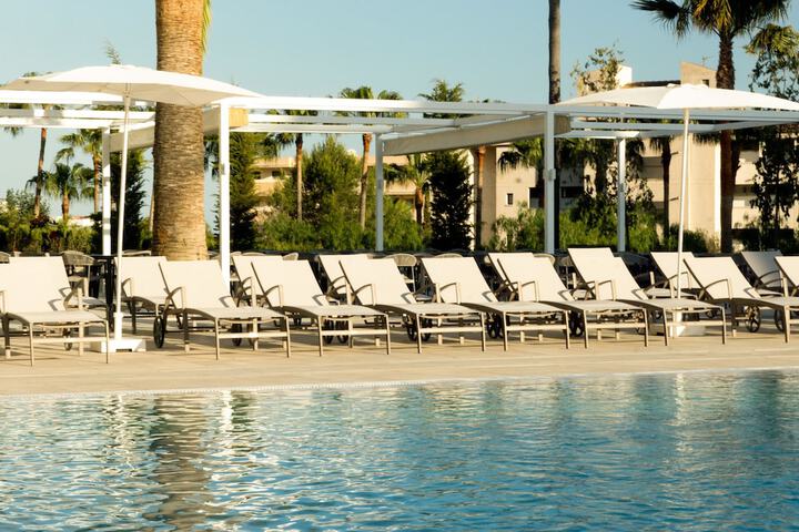 Hotel Pool