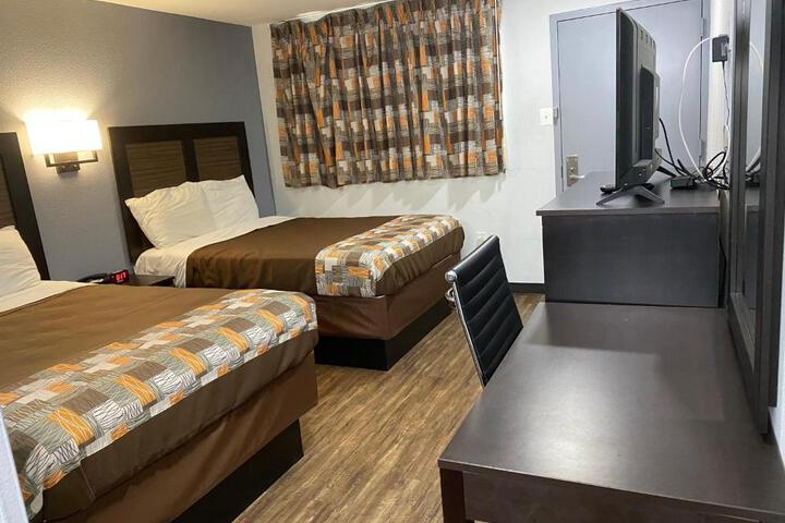 2 Double Beds (7 of 8)