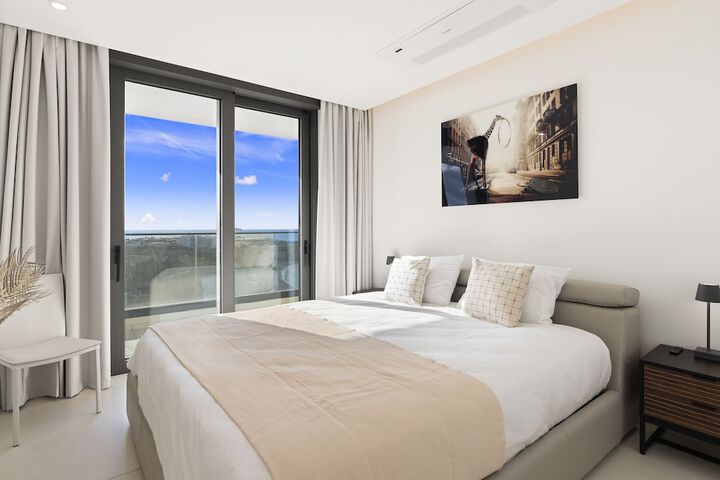 Room 203 of 1000