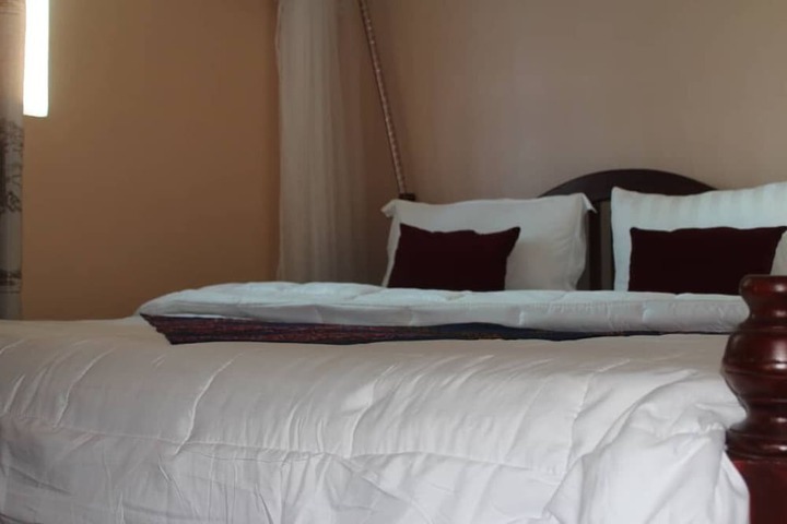 Room 10 of 27