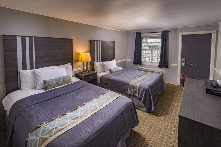 2 Queen Beds (5 of 21)