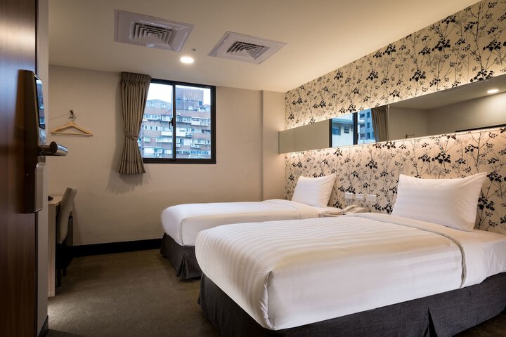 Room 7 of 43