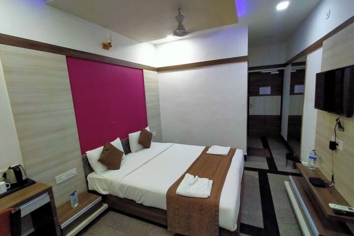 Room 44 of 132