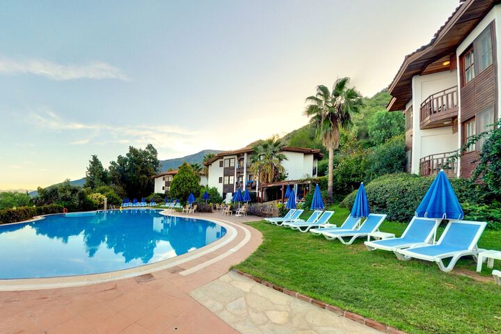 Hotel Pool