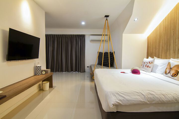 Room 33 of 90