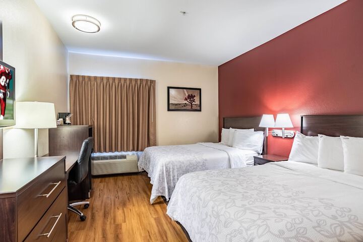 2 Double Beds Accessible (5 of 8)