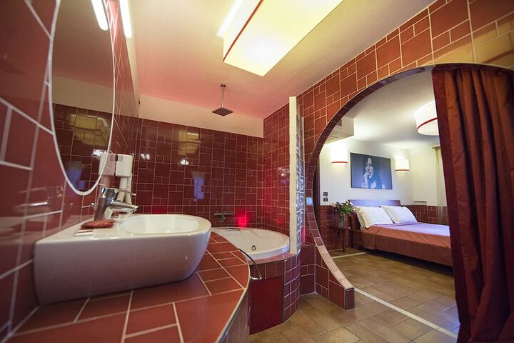 Room 33 of 67
