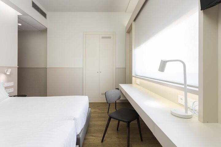 Room 6 of 43