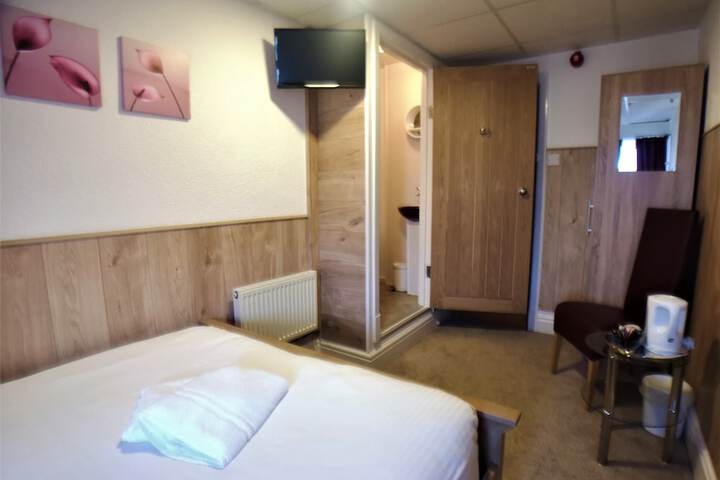Room 21 of 102