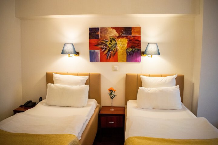 Room 13 of 62