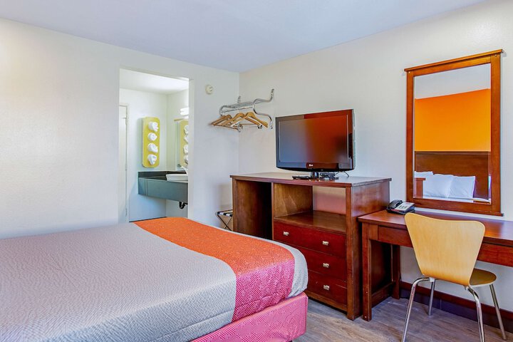 Room 16 of 50
