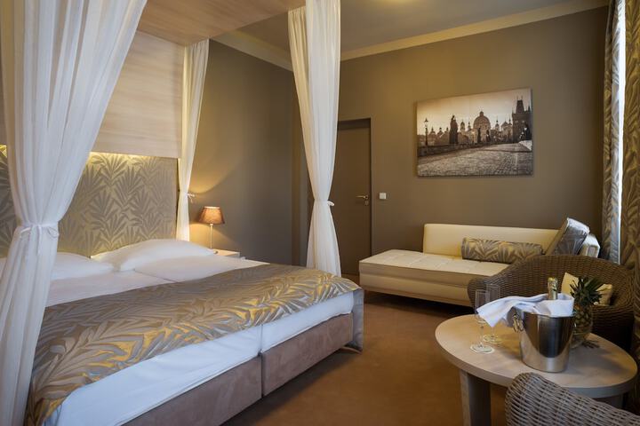 Room 42 of 70