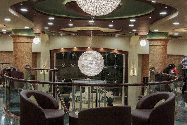 Lounge 36 of 42
