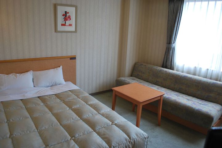 Room 4 of 48