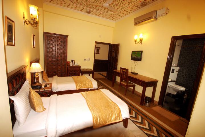 Room 9 of 29