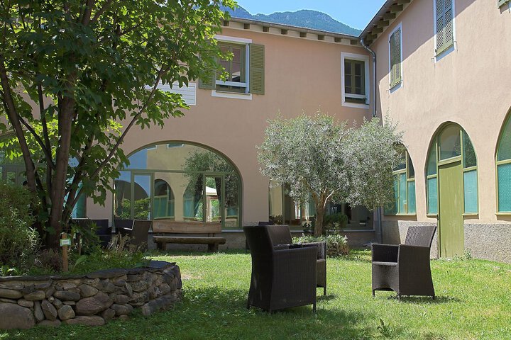Hotel Exterior 53 of 71