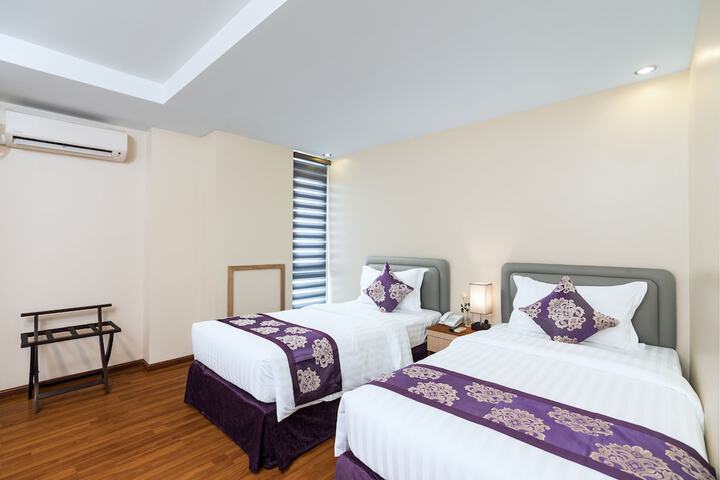 Room 9 of 36