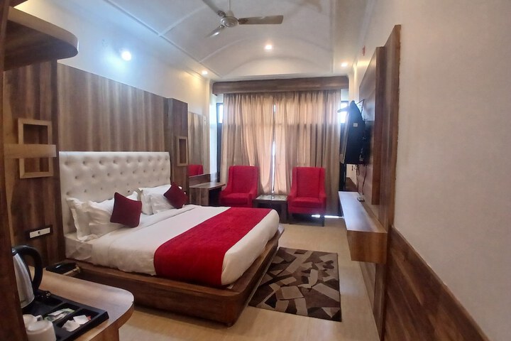 Room 14 of 27