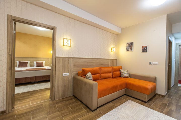 Room 6 of 14