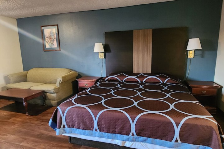 1 King Bed (5 of 5)