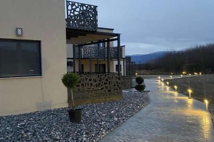 Hotel Exterior 16 of 22