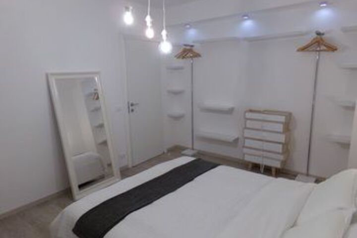 Room 11 of 23