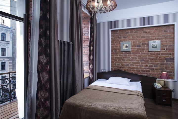 Room 3 of 52