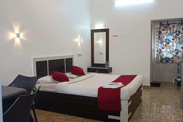 Room 4 of 37