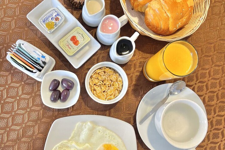 Breakfast/Coffee Service 35 of 41