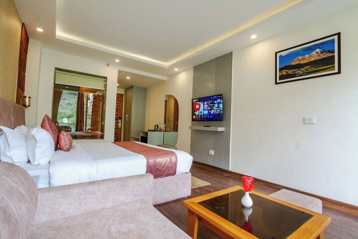 Room 33 of 46