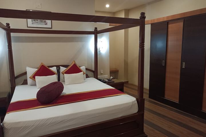 Room 5 of 17