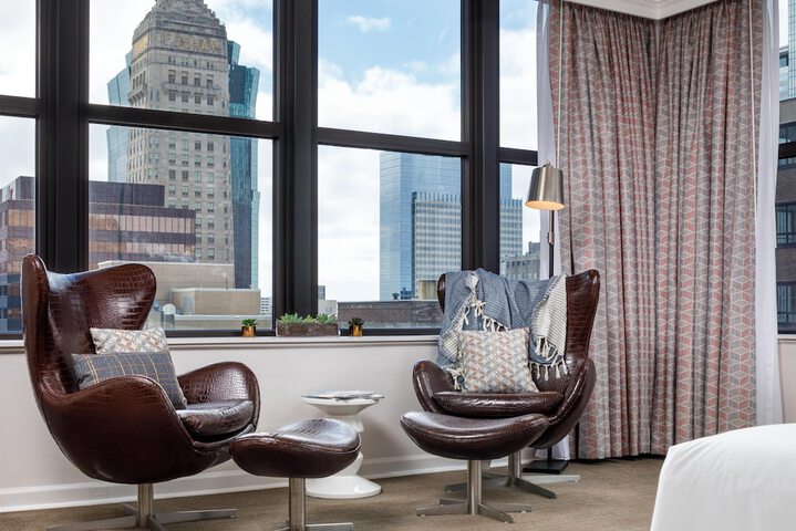 Room 32 of 62