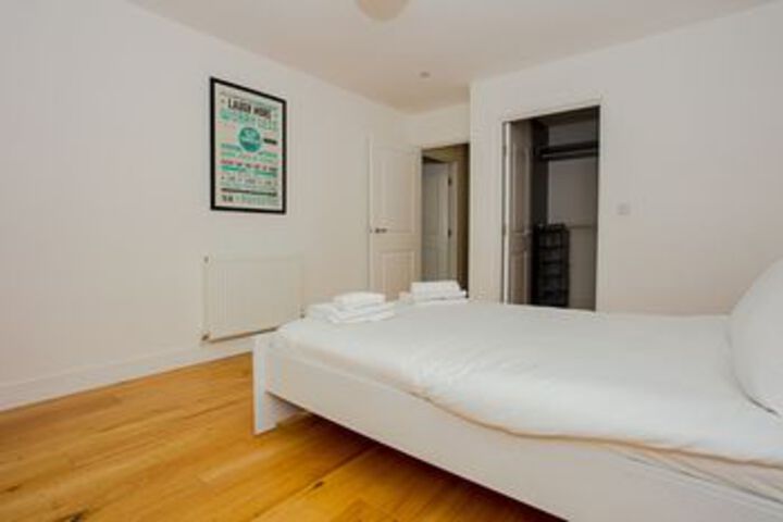 Room 11 of 28