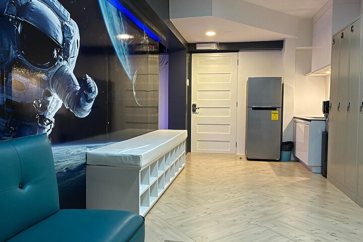 Room 13 of 17