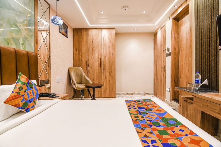 Room 32 of 43