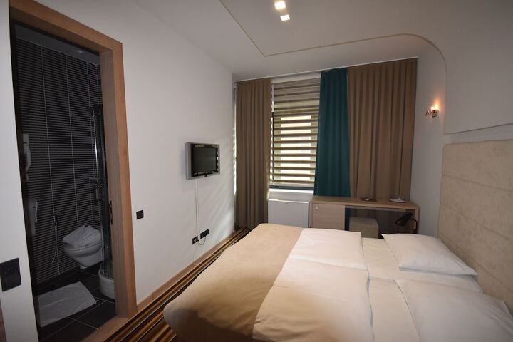 Room 15 of 42