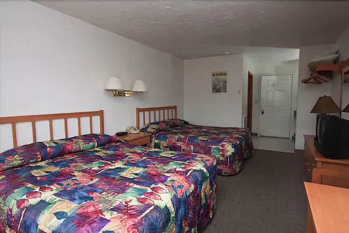 Room 12 of 33