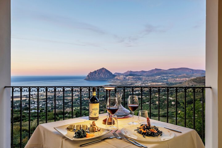 Dining 104 of 128