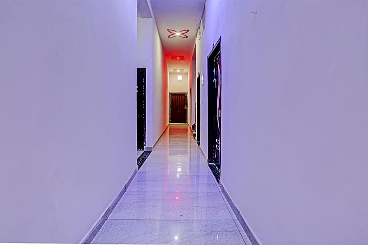 Hotel O Royal Palace