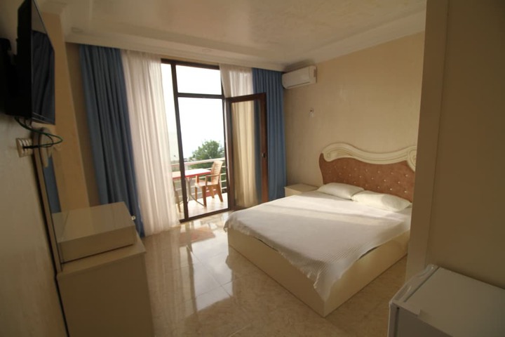 Room 4 of 35