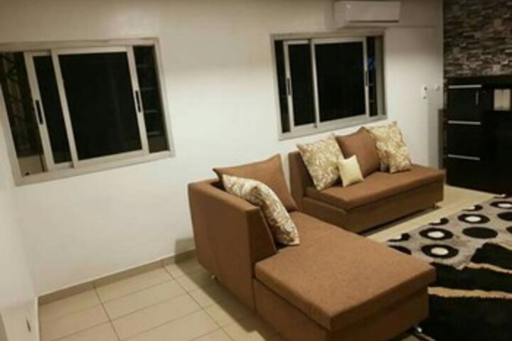 Room 4 of 8