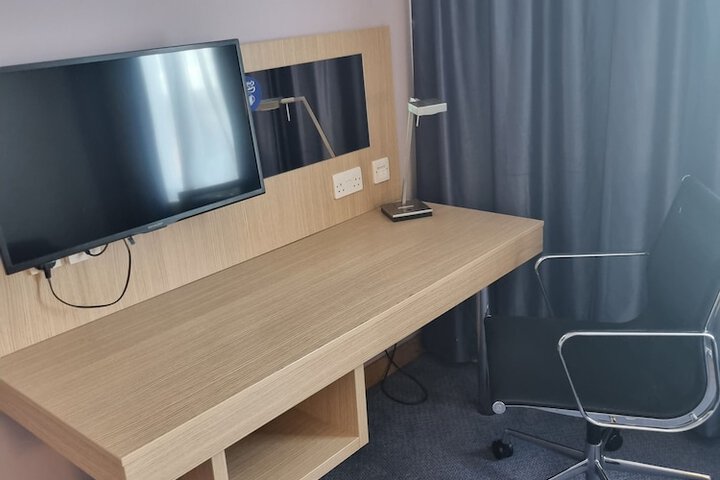 Room 10 of 29