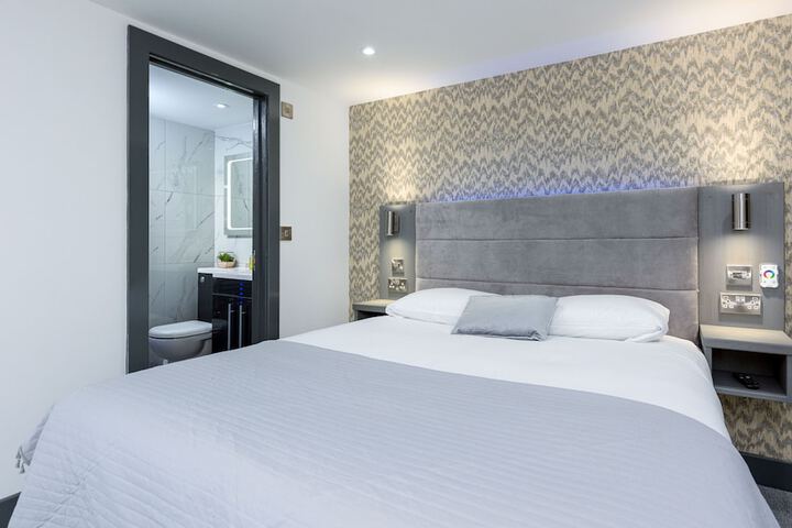 Room 20 of 137