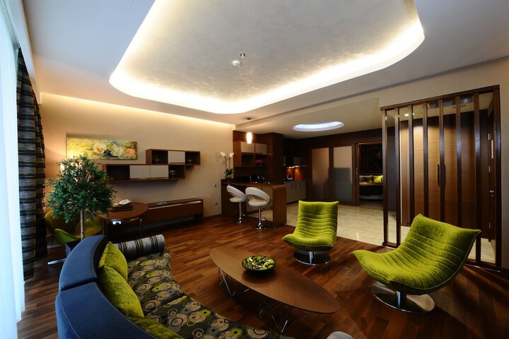 Room 7 of 84