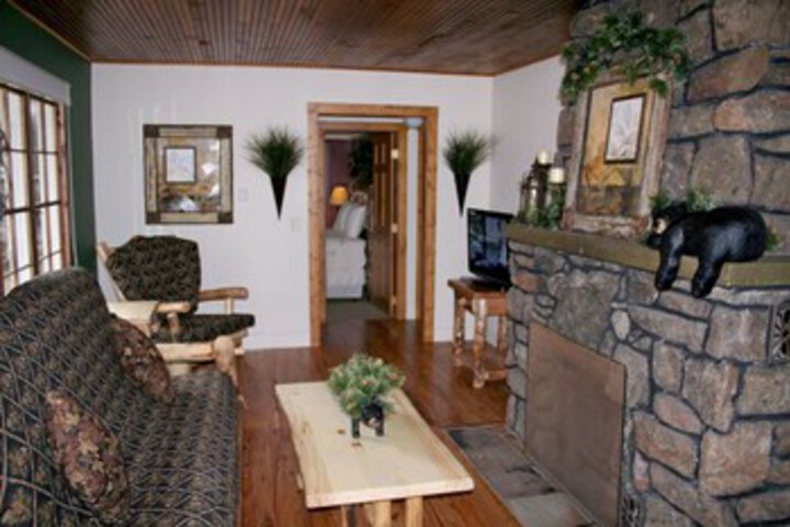 Room 6 of 10