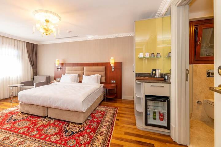 Room 37 of 102